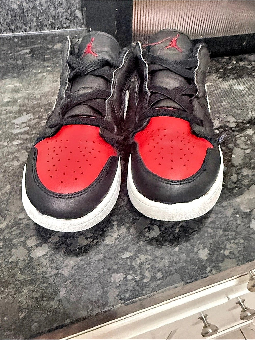 Jordan Air Jordan 1 Low Alt (Toddler/Kids) Air Alt Sneakers Black & Red Boys US
